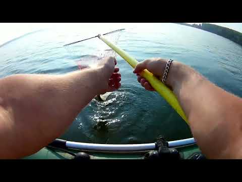 Видео: ПЕРВЫЙ РАЗ ПОШЕЛ НА ЛЕВО и вот что получилось. Ловля леща с лодки.река ВОЛГА.