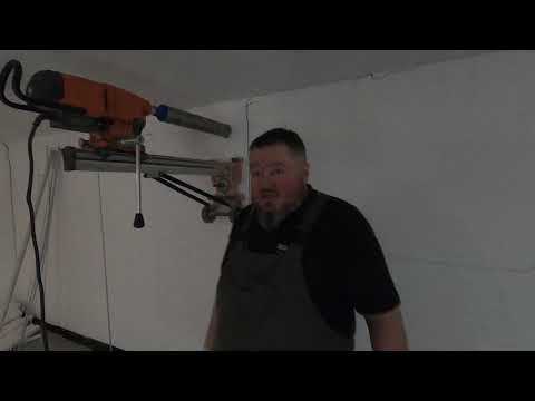 Видео: Как пробурить отверстие в бетонной стене. Алмазное бурение.