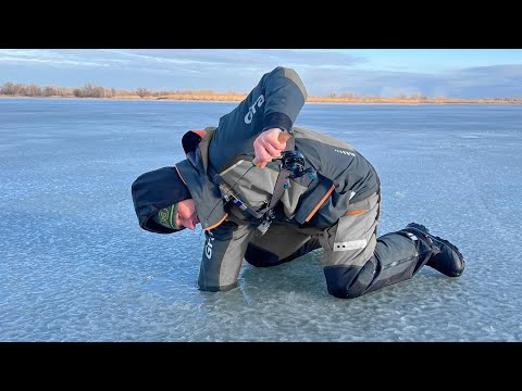 Видео: Вот это ПОЛОВИЛ СУДАКА НА ВИБЫ! ПЕРВЫЙ ЛЁД на реке ДОН