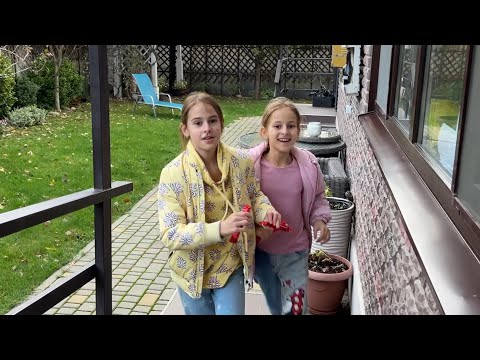 Видео: Едем в гости к друзьям Рецепт мандаринового торта пп на Новый год