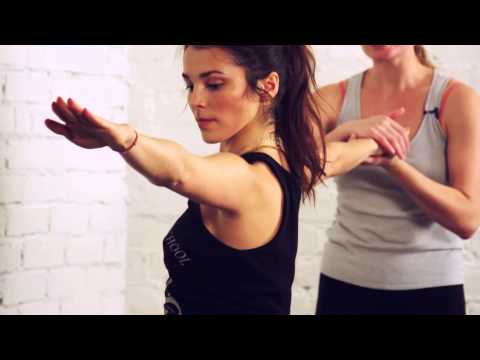 Видео: Йога звезд. Сати Казанова про йогу. Комплекс упражнений для daYoga.ru. Учитель Анна Лунегова