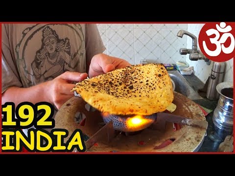 Видео: ВРИНДАВАН ИНДИЯ ПОКУПКИ И РЫНОК  ЖАРИМ ЛЕПЁШКИ ПАПАД - ИНДИЙСКАЯ КУХНЯ
