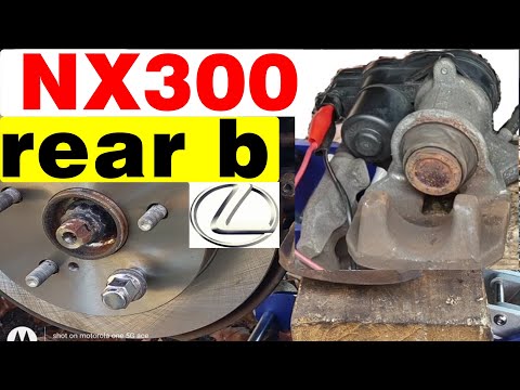 Видео: Как заменить задние тормозные колодки N-Rotors на Lexus NX 300 2018 года с электронным стояночным...