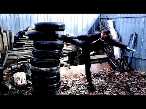 Видео: Нереальное упражнение. Выбить ударами несколько шин подряд в одной атаке. День 60.