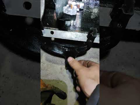 Видео: Одна из причин почему вылетает скорость. Замена вилки 4~5 скорости. Зил.