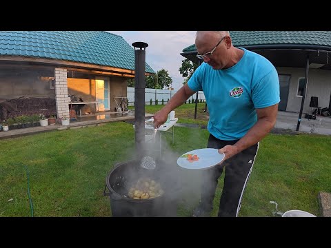 Видео: Молодой картофель в казане,роение пчел!