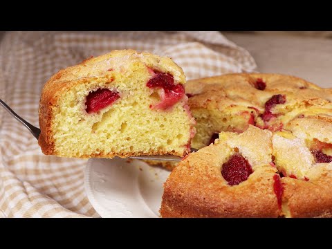 Видео: Перемешал Испек - Готово! Пирог с КЛУБНИКОЙ за 5 минут! От него невозможно оторваться!