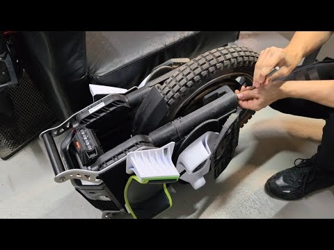 Видео: Замена на бескамерную покрышку для моноколеса KingSong F22 Pro