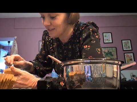 Видео: Видеоблог с миссис Д. — шоколадные пирожные с пуговицами и песочное печенье «Миллионеры»