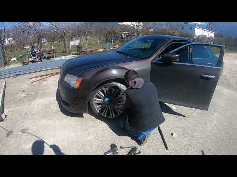 Видео: Меняю Колодки на #Крайслер 300С Еду в #Хорватию 2022