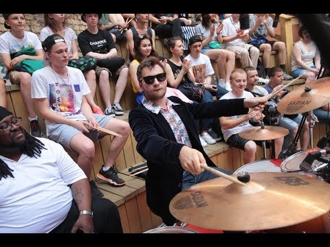 Видео: FUNKY DRUMMER BATTLE. Баттл барабанщиков. V1 Festival 2016