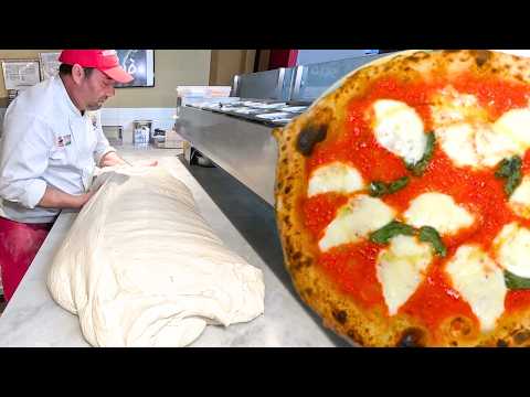 Видео: Идеальные неаполитанские пиццы от теста до приправа, шаг за шагом! Fratelli Ranieri di Napoli