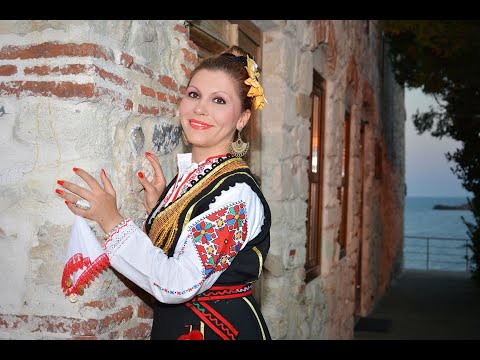 Видео: Дует Елица и Паулина Райчеви- Тракийско-добруджанска китка