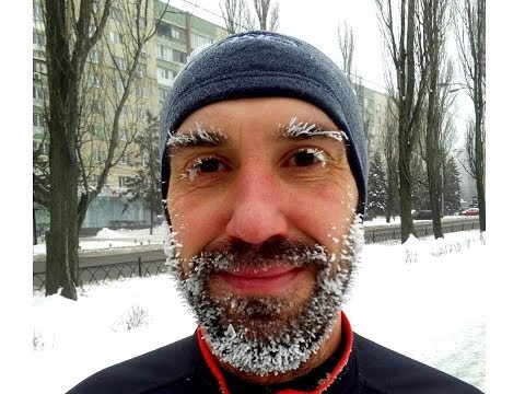 Видео: Как бегать зимой. Как, в чем, по сколько.
