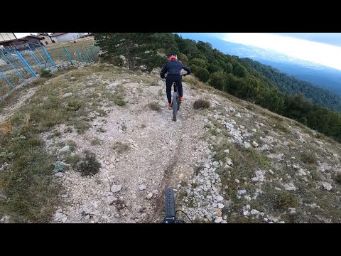Видео: Спуск с Ай-Петри в Ялту