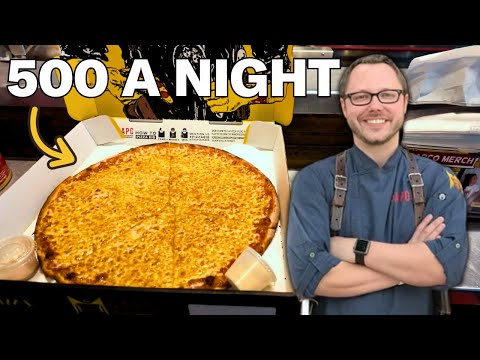 Видео: Как эта крошечная пиццерия зарабатывает миллионы долларов на продажах, имея площадь всего 1500 кв...