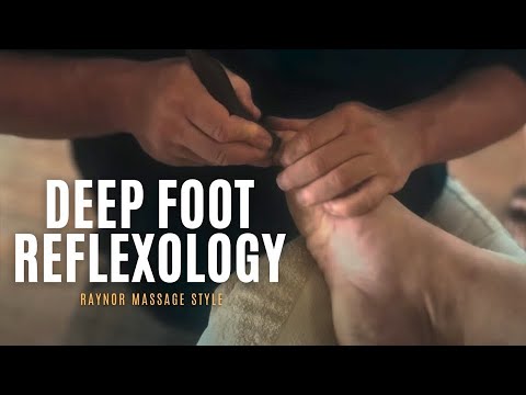 Видео: Глубокая рефлексотерапия стоп в стиле массажа Рейнора. Брэндон делает глубокий массаж стоп Шейну....