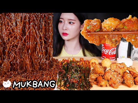 Видео: ASMR * Лапша из черной фасоли чапагетти Жареный цыпленок с острым перцем и зеленый лук Кимчи MUKBANG