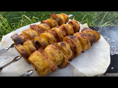 Видео: ВКУСНЕЙШИЙ ШАШЛЫК ИЗ КАРТОШКИ. СУПЕР Рецепт картошки с салом на мангале. КАРТОШКА на углях. ENG SUB