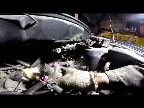 Видео: Mitsubishi Chariot 4g64 замена тнвд
