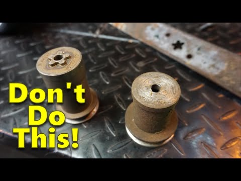 Видео: ОПАСНО! НИКОГДА НЕ делайте этого с ножами газонокосилки и адаптером ножа (ступицей)!