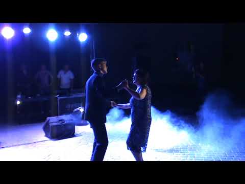 Видео: Самый трогательный танец на свадьбе (жениха с мамой).