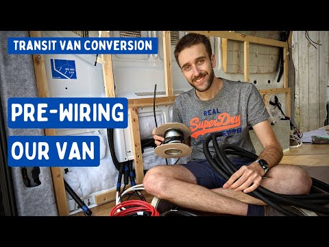 Видео: Предварительная установка электропроводки в фургоне | Переоборудование фургона Transit E19