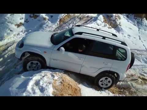 Видео: Offroad Chevrolet Niva и Pajero Pinin в песчаном карьере