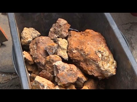 Видео: Как извлечь золото из камня?