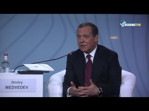 Видео: Медведев: Международное право деградировало! Это не значит, что надо полностью отказаться от него!