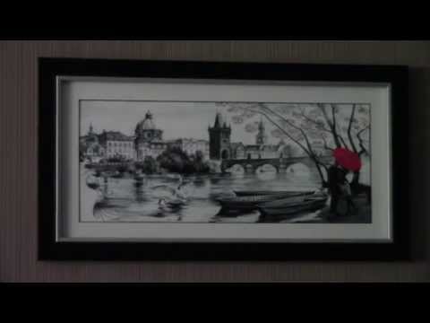 Видео: Как повесить картину без сверления