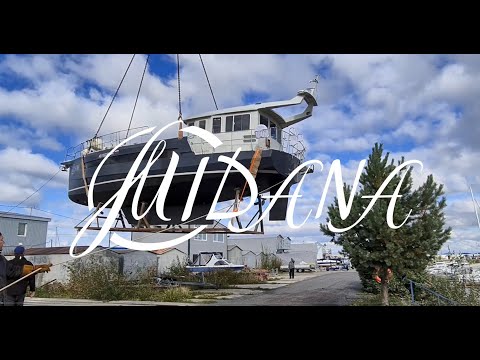 Видео: 1. Спуск яхты MIDANA. Стальная экспедиционная, парусное вооружение junk rig.
