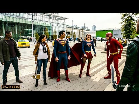 Видео: Супермен против Супермена в чёрном. Флэш и Супергёрл замедляют время