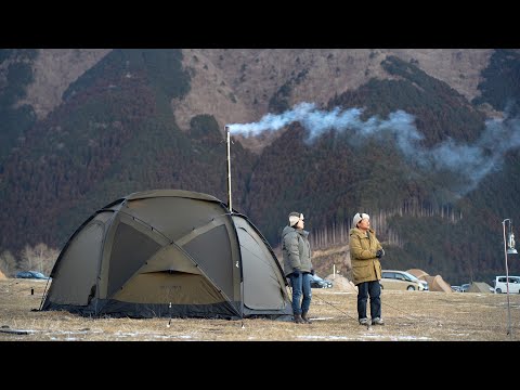 Видео: [Кемпинг для пары] Зимний кемпинг в Фумотопаре с самым красивым видом на гору Фудзи