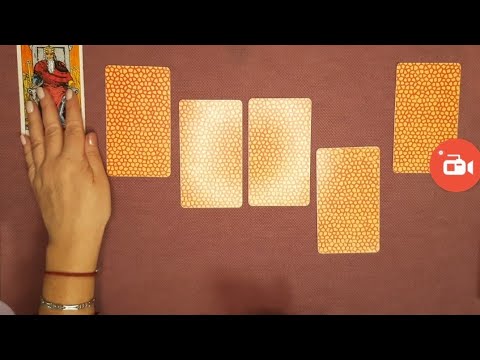 Видео: Почему он не пишет и не звонит | Онлайн гадание Таро