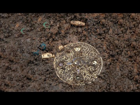 Видео: 12 самых невероятных и неожиданных сокровищ, найденных недавно