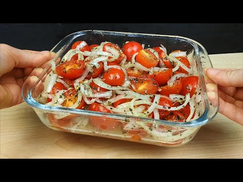 Видео: Соседка по огороду поделилась шикарной закуской ИЗ ПОМИДОРОВ! Весь секрет в заправке!