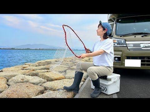 Видео: [автомобильный кемпинг] Поймайте много рыбы с помощью сачка!
