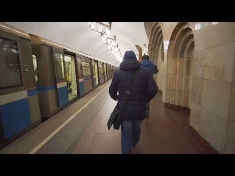 Видео: Russia, Moscow, metro ride from Ку́рская to Добры́нинская