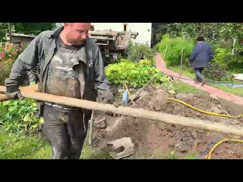 Видео: Ремонт аварийной скважины у бабушки. Не бросили в трудной ситуации, когда пошел песок!