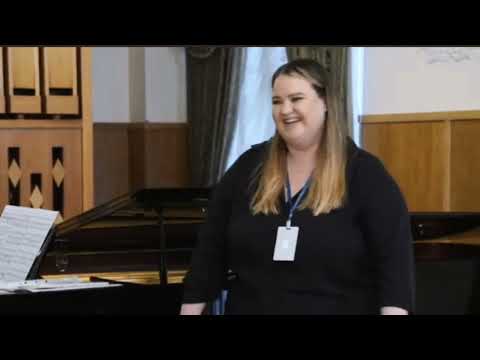 Видео: Тянуть все звуки,яркие верха,не яркая середина,зажатая челюсть.Ария Лизы с Вероникой Джиоевой.