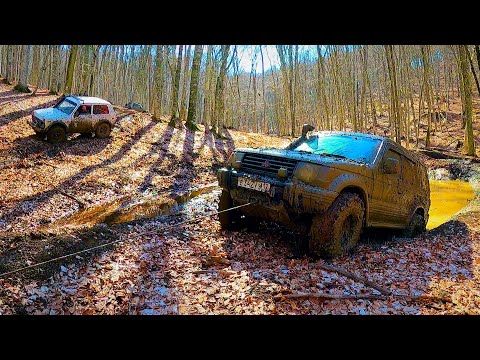 Видео: ЧОКНУТЫЕ водители PAJERO зарубились с НИВОЙ на OFFROAD в грязи.