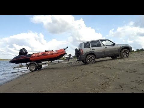 Видео: Подъем лодки с воды и подготовка к перевозке на прицепе