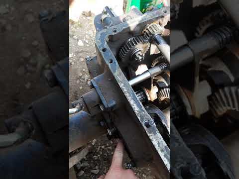 Видео: Минитрактор Русич 220. Замена подшипника на вторичном валу💪