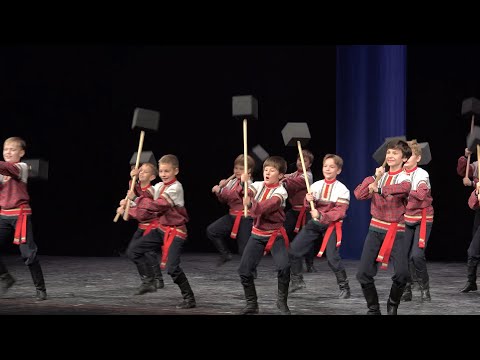 Видео: "Во кузнице", студия "Подольчане". "In the smithy", studio "Podolchane".