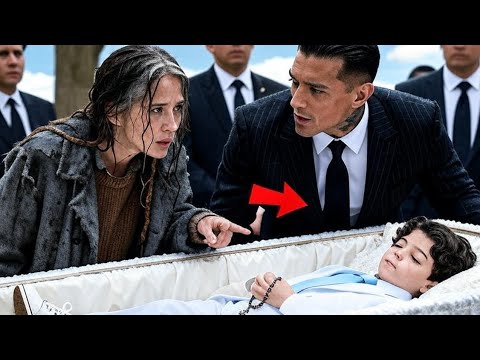 Видео: ОН НЕ МЁРТВ!» — Нищенка ВОРВАЛАСЬ на ПОХОРОНЫ сына босса и то, что произошло потом, ПОРАЗИЛО ВСЕХ! 💔