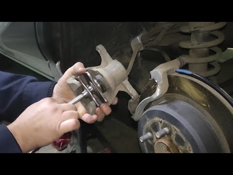 Видео: Самоделка. Как вдавить поршень суппорта. Такая штука должна быть в каждом гараже.