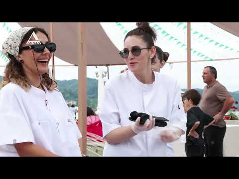 Видео: Буйвол на вертеле, тирамису, окрошка и мидии. Кто все это съел на гастрофестивале в Сухуме