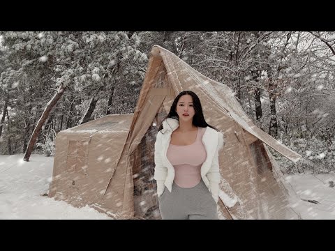 Видео: ❄️Кемпинг в сильный снегопад с надувной палаткой⚡️ Снег и гром ASMR