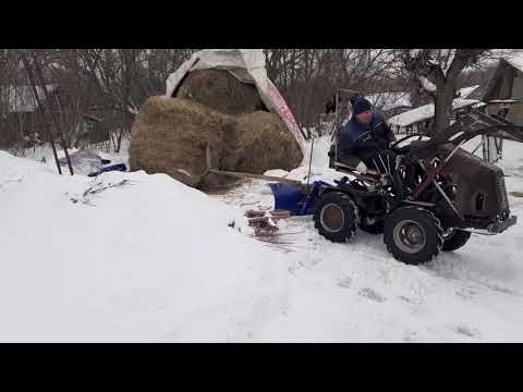 Видео: Мини трактор переломка 4×4 .15 лс. с куном.Тоскает тюки сена .